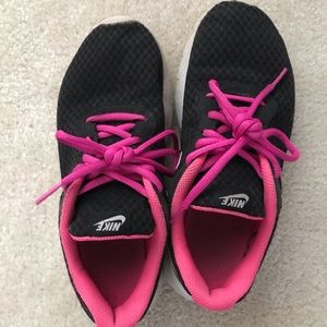 Nike Tanjun (GS) Black Hyper Pink White Youth Kids Running Shoes 818384 061 5Y